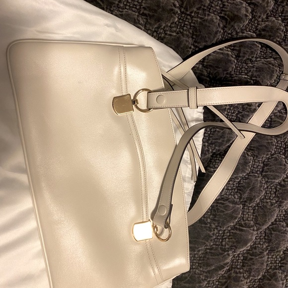 White/ cream color with Gucci Golf Logo - Picture 4 of 6